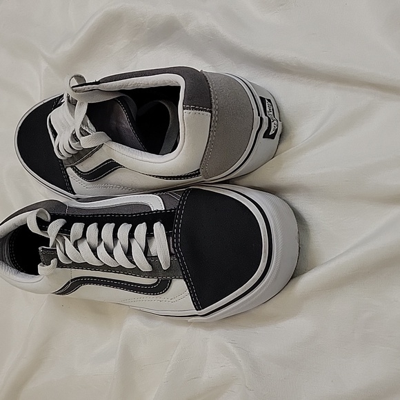 Women's Van's athletic shoes - Picture 2 of 9